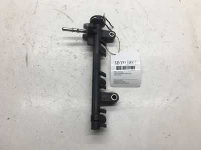 Лот: 20385233. Фото: 1. Рейка топливная Toyota Vitz 2006... Топливная система