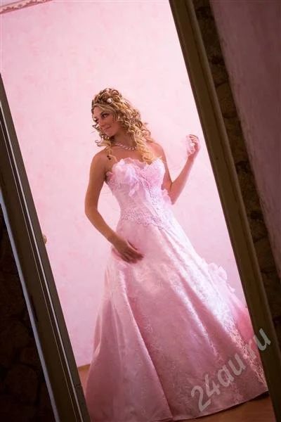 Лот: 577388. Фото: 1. Свадебное платье розового цвета. Другое (свадебная мода)