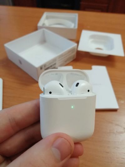 Лот: 17184059. Фото: 1. AirPods 2 опт/розница (новые... Наушники, гарнитуры