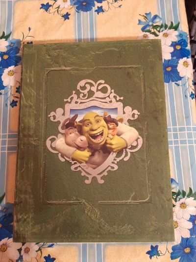 Лот: 17215336. Фото: 1. Альбом для амулетов "Шрэк и друзья... Аксессуары, литература