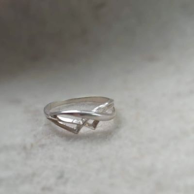Лот: 22032312. Фото: 1. Ажурное серебряное кольцо. Размер... Кольца, перстни