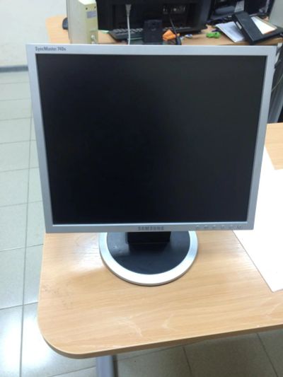 Лот: 6976365. Фото: 1. Монитор Samsung SyncMaster 740N. ЖК-мониторы