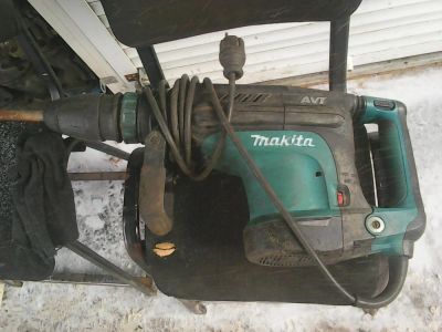 Лот: 9099060. Фото: 1. Отбойный молоток Makita HM 1213... Электроинструмент