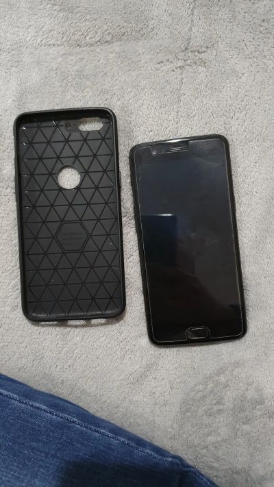 Лот: 15504738. Фото: 1. Смартфон OnePlus 5 128Gb+8Gb Black. Смартфоны