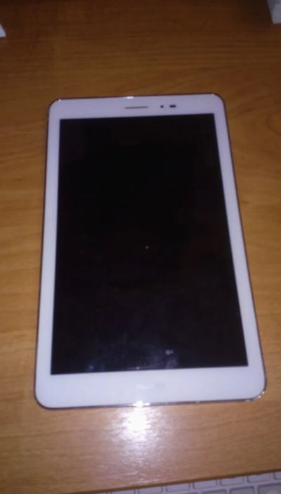 Лот: 25511933. Фото: 1. Планшет huawei mediapad t1 (белый... Планшеты