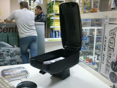 Лот: 4138505. Фото: 1. Новый бар подлокотник на ВАЗ 2123... Салон