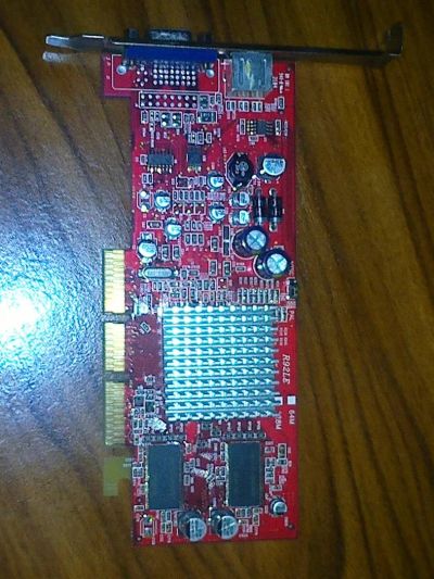 Лот: 3453686. Фото: 1. Radeon 9200SE 128Mb. Видеокарты