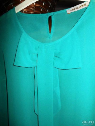 Лот: 9584652. Фото: 1. шикарная блуза изумрудного цвета... Блузы, рубашки