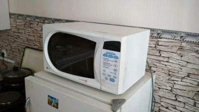 Лот: 11165585. Фото: 1. Микроволновка LG Микроволновая... Микроволновки, мини-печи