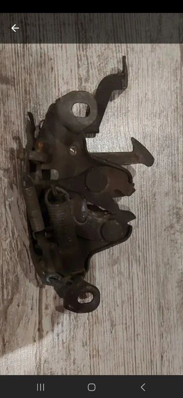 Лот: 25194969. Фото: 1. Замок капота nissan bluebird u14. Кузов
