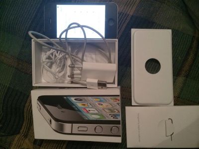Лот: 3257987. Фото: 1. iphone 4s 16гб + подарок. Смартфоны
