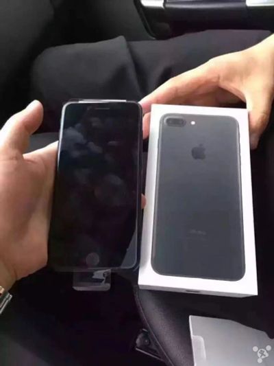 Лот: 8814360. Фото: 1. IPhone 7 черный матовый 32 gb. Смартфоны