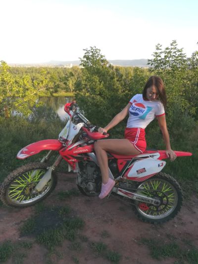 Лот: 11290383. Фото: 1. Кроссовый мотоцикл Honda CRF 250R... Мотоциклы