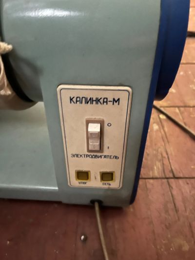 Лот: 21730791. Фото: 1. Машинка гладильная Калинка м. Гладильные доски