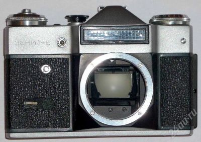 Лот: 196628. Фото: 1. фотоаппарат зенит-е в футляре. Цифровые зеркальные