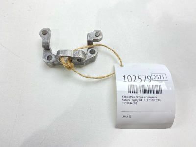 Лот: 24898678. Фото: 1. Кронштейн датчика коленвала Subaru... Двигатель и элементы двигателя