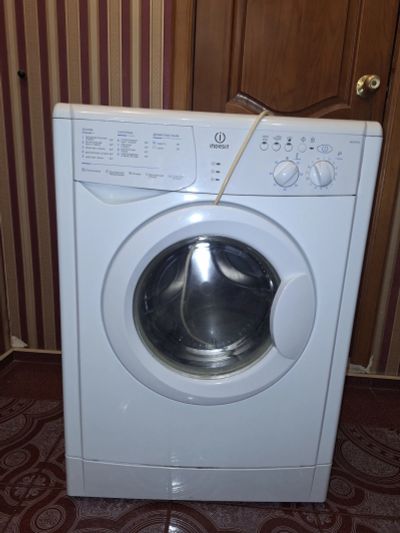 Лот: 21127220. Фото: 1. Стиральная машина Indesit WIUN... Стиральные машины