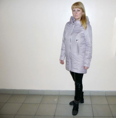 Лот: 12290546. Фото: 1. куртка женская LORA. Верхняя одежда