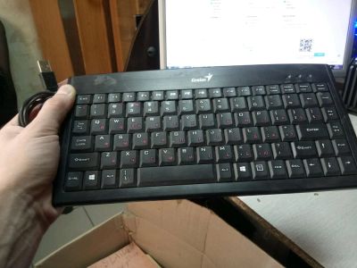 Лот: 15688417. Фото: 1. Клавиатура USB Genius скомпанованная. Клавиатуры и мыши