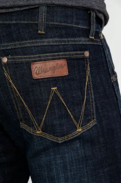 Лот: 20240450. Фото: 1. Джинсы прямые мужские Wrangler... Брюки, джинсы, шорты