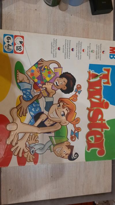 Лот: 19564489. Фото: 1. Игра Twister. Детские настольные игры