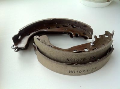 Лот: 4583041. Фото: 1. Тормозные барабанные колодки Akebono... Тормозная система