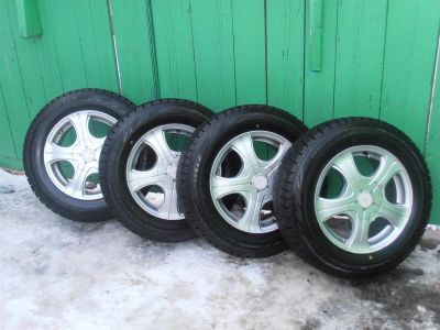 Лот: 3332619. Фото: 1. Bridgestone Revo GZ. Шины на дисках