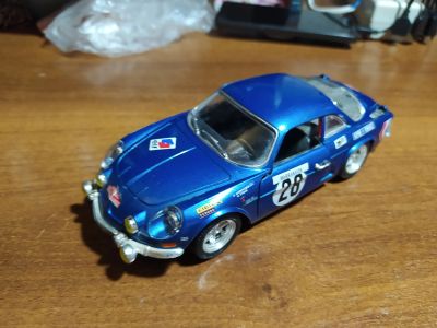 Лот: 18216430. Фото: 1. Модель Рено alpine A110 bburago. Автомоделизм