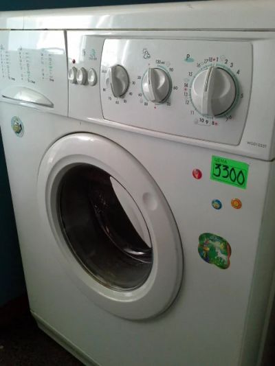 Лот: 3014361. Фото: 1. ПРОДАМ СТИРАЛЬНУЮ МАШИНКУ INDESIT... Стиральные машины
