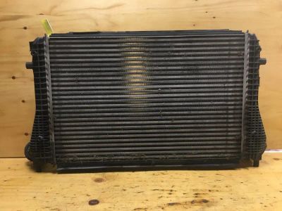 Лот: 19343770. Фото: 1. Радиатор интеркулера Volkswagen... Двигатель и элементы двигателя