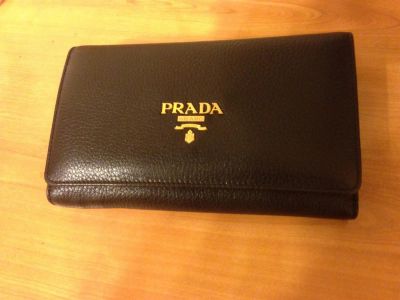 Лот: 3360703. Фото: 1. Черный кошелек Prada. Бумажники, кошельки, портмоне