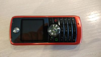 Лот: 10914665. Фото: 1. Сотовый телефон Motorola W230. Кнопочные мобильные телефоны