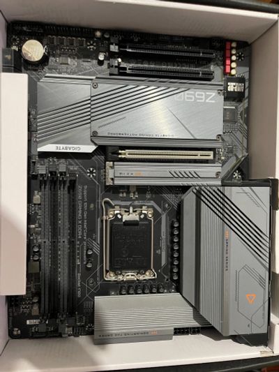 Лот: 25413477. Фото: 1. Материнская плата gigabyte z690... Материнские платы