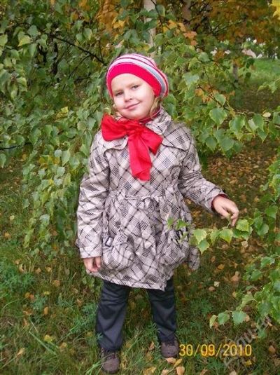 Лот: 1324260. Фото: 1. плащ на девочку. Верхняя одежда