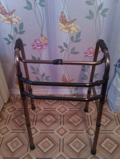 Лот: 3593180. Фото: 1. Ходунки шагающие для взрослых. Другое (медицина)