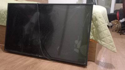 Лот: 20616757. Фото: 1. Телевизор lg 43' разбит экран. Телевизоры