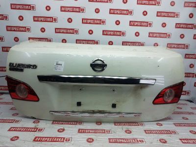 Лот: 20899857. Фото: 1. Крышка багажника Nissan Bluebird... Двигатель и элементы двигателя