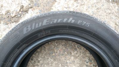 Лот: 14577657. Фото: 1. Yokohama BluEarth E75 215/60R16... Шины