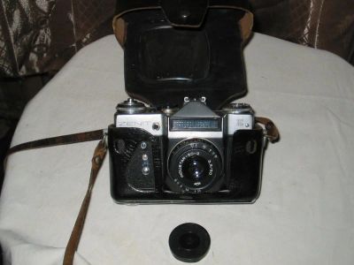 Лот: 15653192. Фото: 1. Фотоаппарат ZENIT e с объективом... Плёночные зеркальные