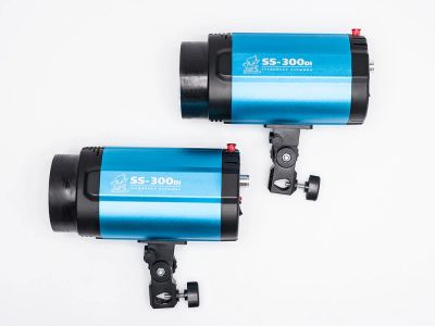 Лот: 17386609. Фото: 1. Студийная вспышка Grifon SS-300DI. Вспышки, осветители, рассеиватели