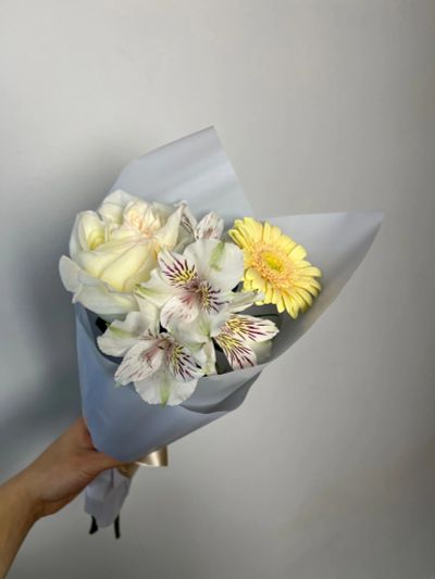 Лот: 23706733. Фото: 1. 2. Букет-комплимент. Свежие цветы