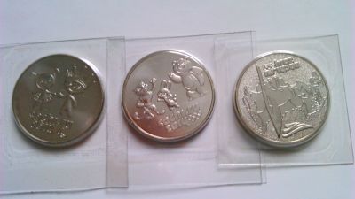 Лот: 17866888. Фото: 1. три монетки(одним лотом) Олимпиада... Сувенирные банкноты, монеты