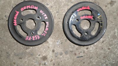 Лот: 3021332. Фото: 1. шкив помпы 1sz-fe toyota vitz... Двигатель и элементы двигателя