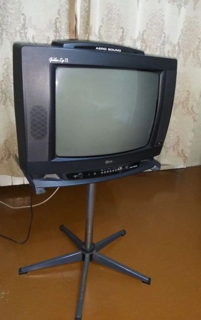 Лот: 17256735. Фото: 1. Продам ЭЛТ телевизор LG CF-20K50E... Телевизоры
