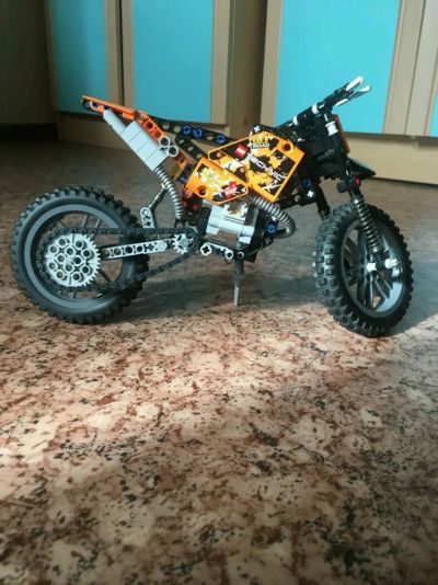 Лот: 12031764. Фото: 1. Кроссовый мотоцикл Lego Technic... Конструкторы