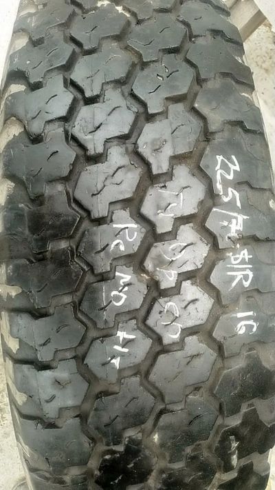 Лот: 16050871. Фото: 1. 225/75 R15 Goodyear одно. Шины