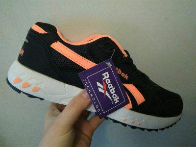 Лот: 13477757. Фото: 1. Кроссовки reebok. Кеды, кроссовки, слипоны