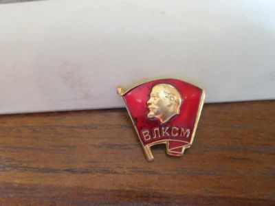Лот: 19469889. Фото: 1. значки - все что на фото - одним... Сувенирные