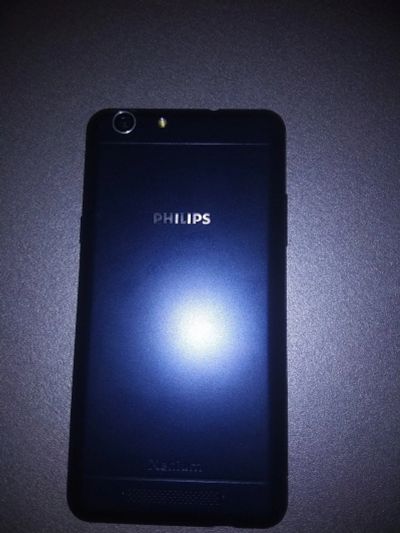 Лот: 12772974. Фото: 1. Philips v526. Смартфоны