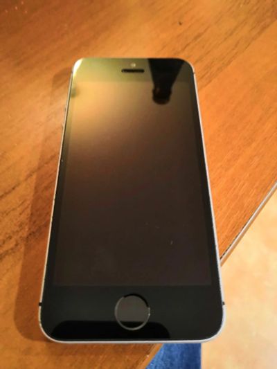 Лот: 12495991. Фото: 1. IPhone SE. Смартфоны